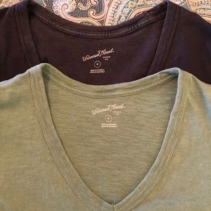 2 Universal Thread v-neck tshirts, size medium